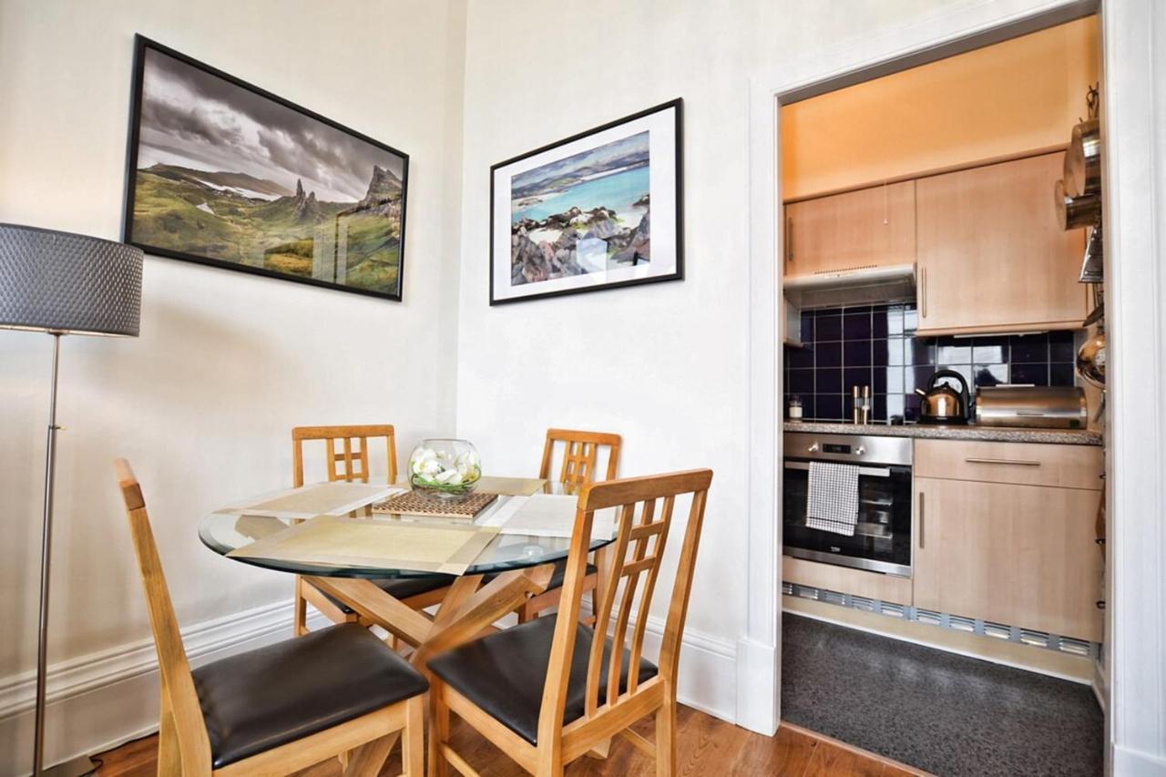 Cozy 2 Bedroom Apartment At Heart Of The Édimbourg Extérieur photo